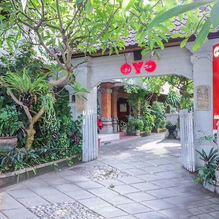 Oyo 1930 Ananda Beach Hotel Санур Экстерьер фото