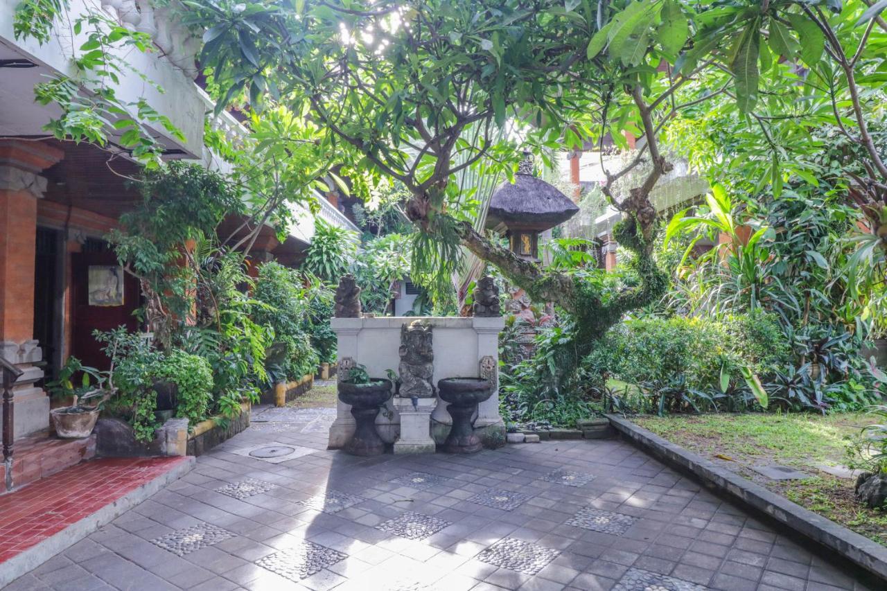 Oyo 1930 Ananda Beach Hotel Санур Экстерьер фото