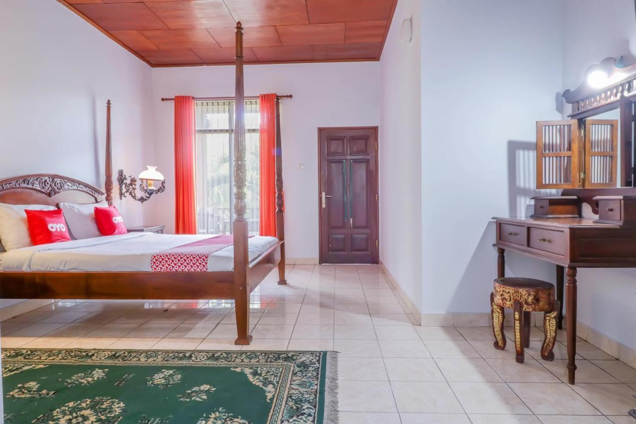 Oyo 1930 Ananda Beach Hotel Санур Экстерьер фото