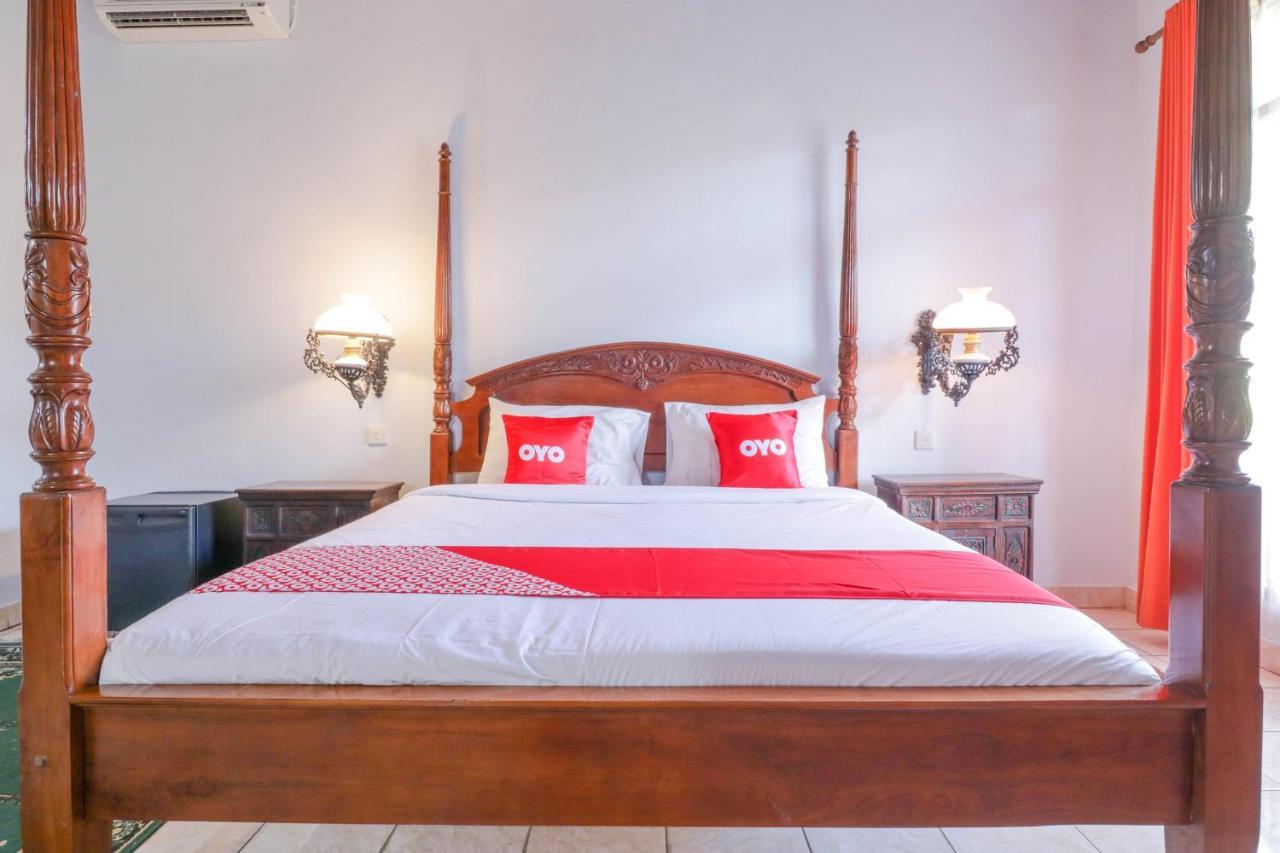 Oyo 1930 Ananda Beach Hotel Санур Экстерьер фото