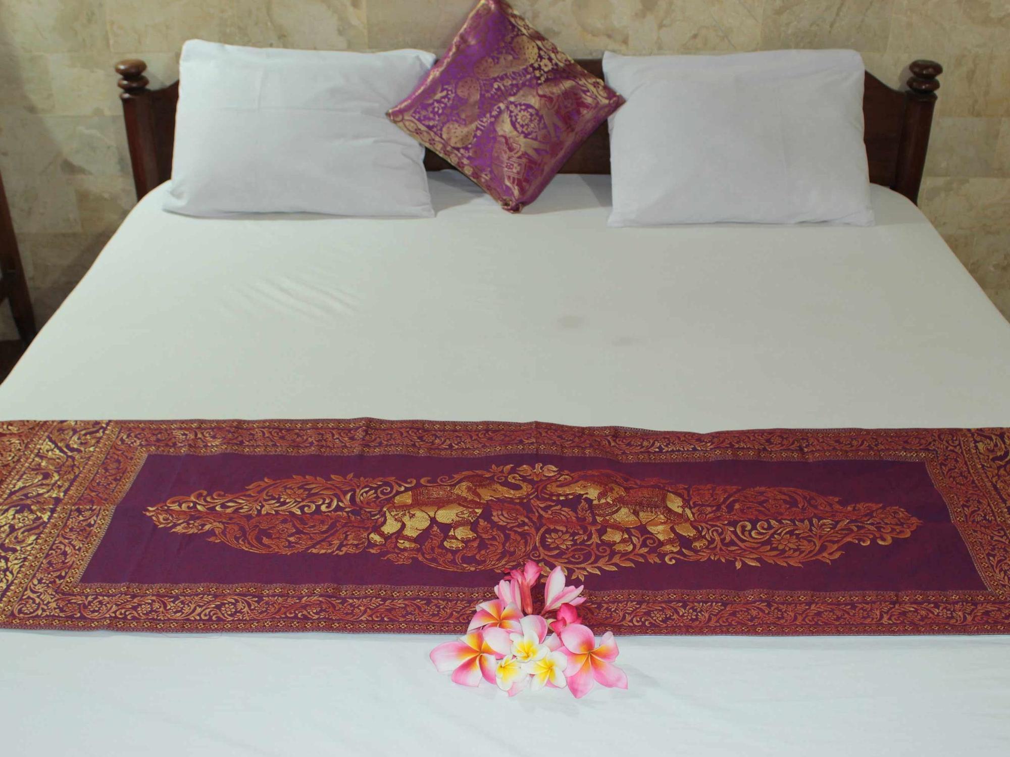 Oyo 1930 Ananda Beach Hotel Санур Экстерьер фото