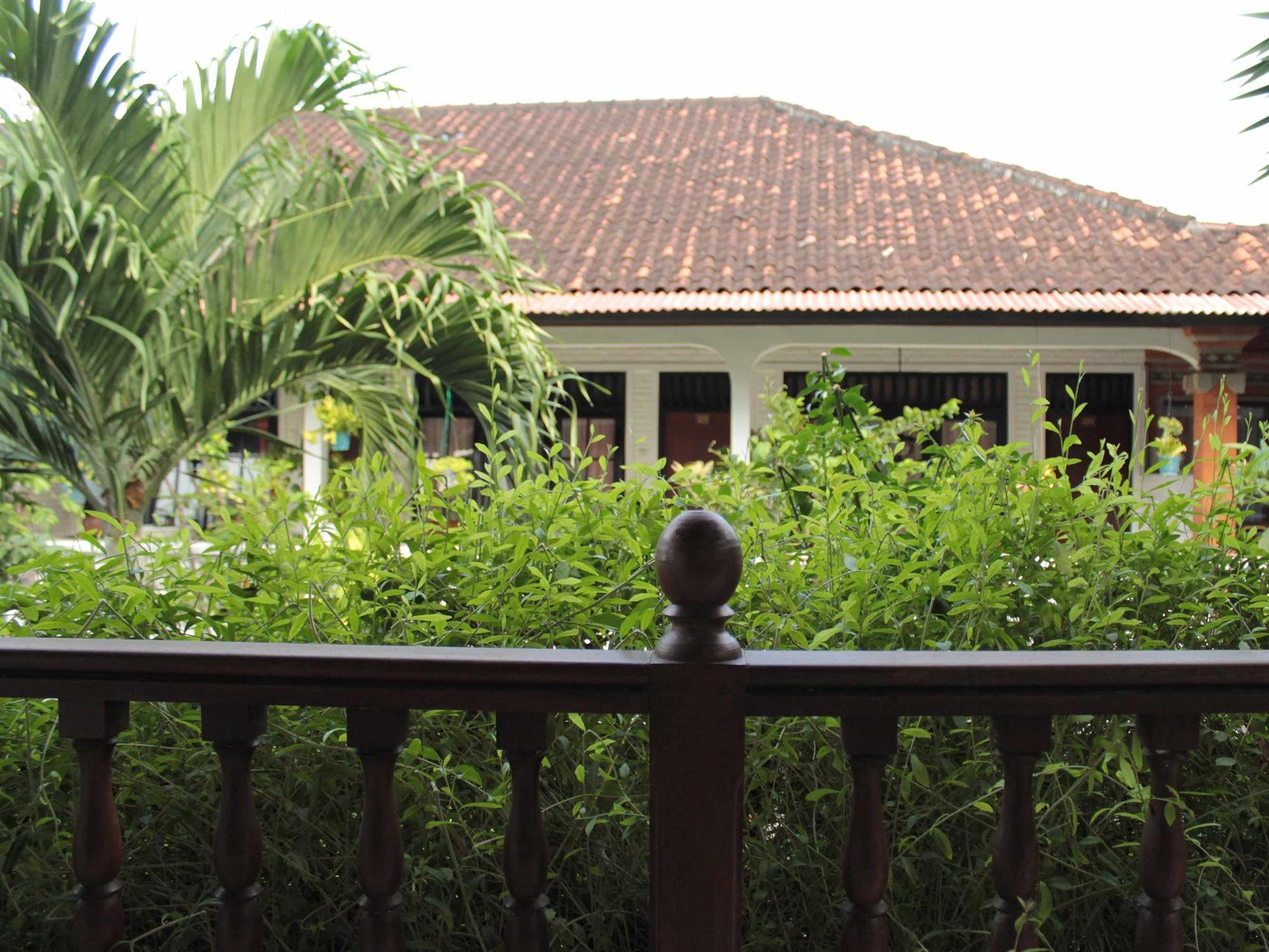 Oyo 1930 Ananda Beach Hotel Санур Экстерьер фото