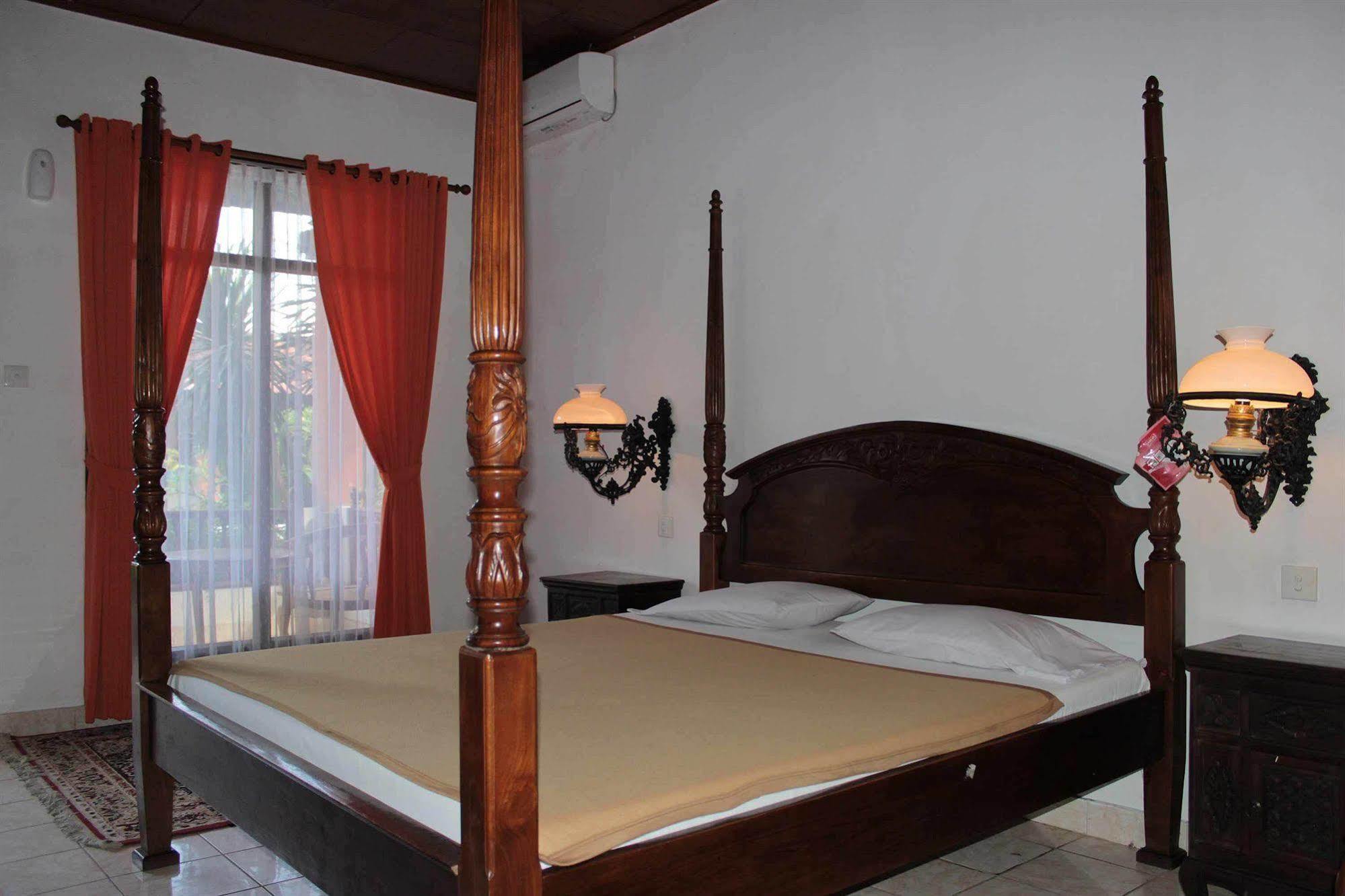 Oyo 1930 Ananda Beach Hotel Санур Экстерьер фото