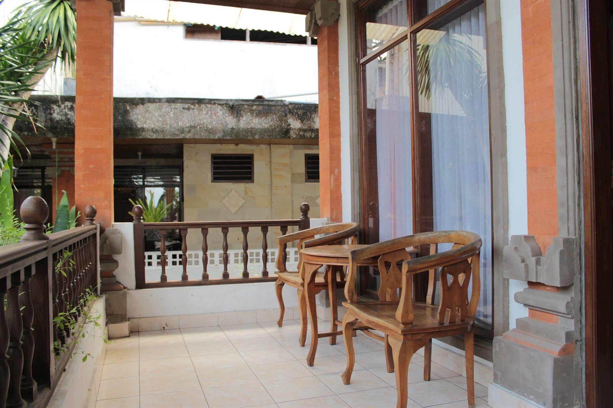 Oyo 1930 Ananda Beach Hotel Санур Экстерьер фото